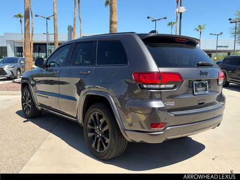 Used 2018 Jeep Grand Cherokee Altitude RWD image 4