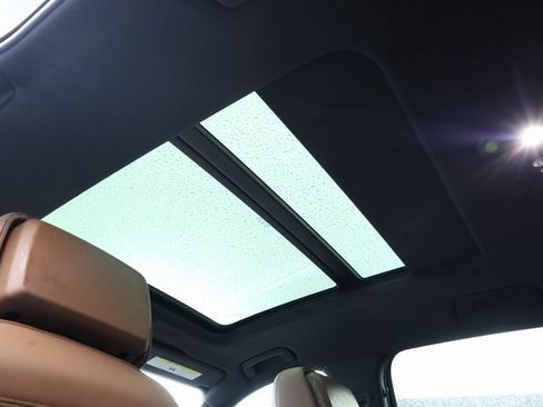 Used 2022 Audi e-tron Premium image 24