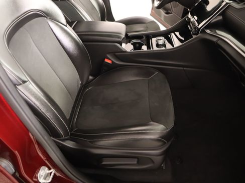 Used 2023 Jeep Grand Cherokee L Laredo image 14