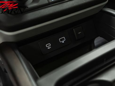 Used 2024 Land Rover Defender 110 SE image 38