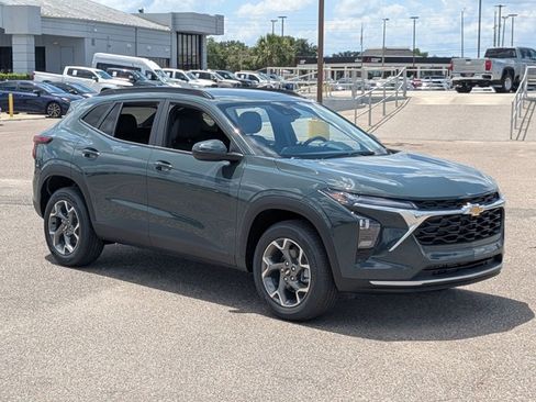 New 2026 Chevrolet Trax LT w/ LT Convenience Package FWD image 5
