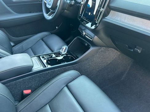 Used 2025 Volvo XC40 B5 Ultra w/ Climate Package image 31
