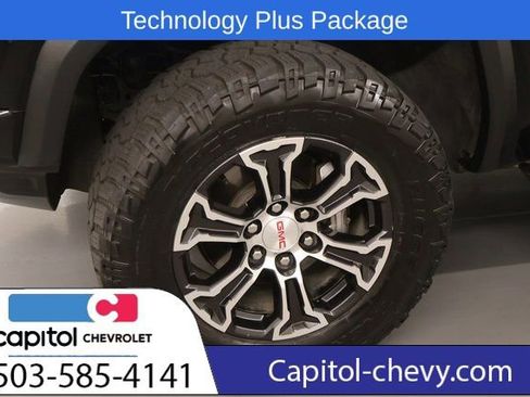 Used 2023 GMC Canyon AT4 w/ AT4 Premium Package AWD/4WD image 9