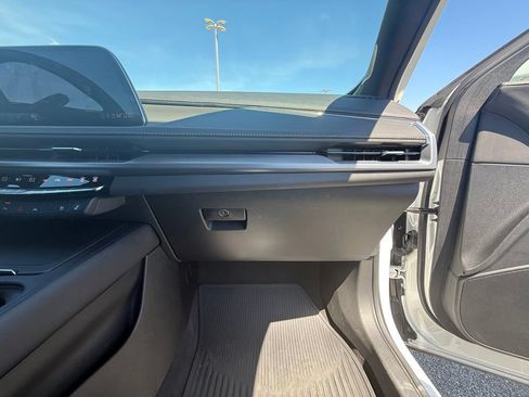 Certified 2024 Cadillac XT4 Premium Luxury AWD/4WD image 31