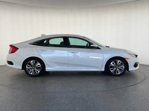 Used 2017 Honda Civic EX-L image 2