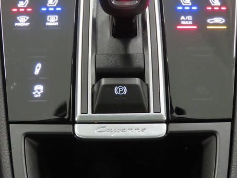 Certified 2023 Porsche Cayenne Coupe AWD/4WD image 28