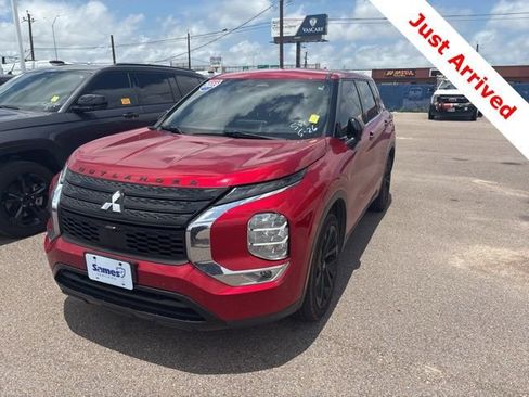 Used 2023 Mitsubishi Outlander SE FWD image 3