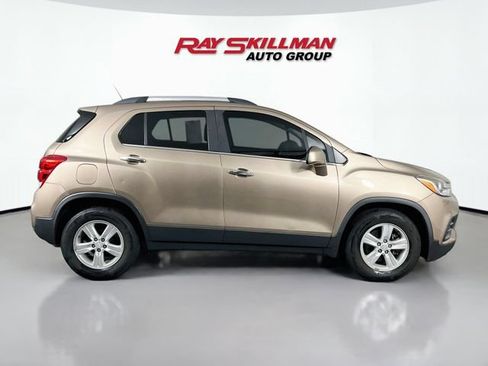 Used 2018 Chevrolet Trax LT w/ LT Convenience Package FWD image 8