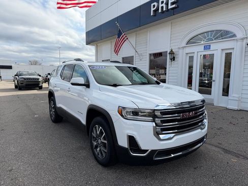 Certified 2023 GMC Acadia SLE w/ Driver Convenience Package FWD image 3