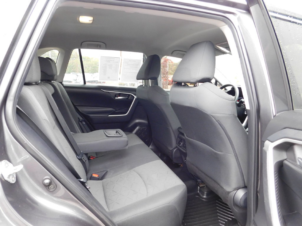 Used 2022 Toyota RAV4 XLE AWD/4WD image 9
