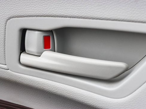 Used 2023 Toyota Sienna LE image 48