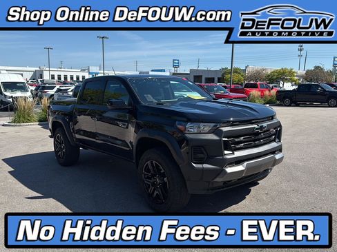Used 2024 Chevrolet Colorado Trail Boss w/ Safety Package AWD/4WD image 1