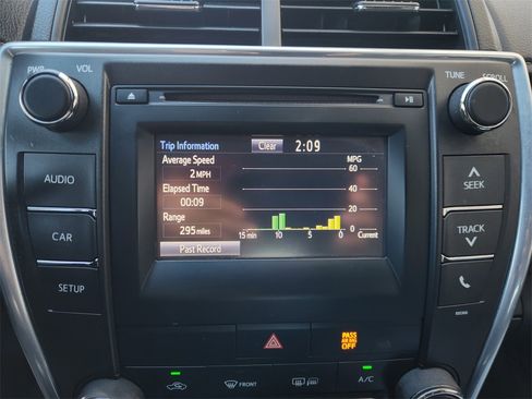 Used 2015 Toyota Camry LE image 16