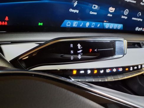 Certified 2025 Cadillac Optiq Sport 1 w/ LPO, ONYX Package image 11