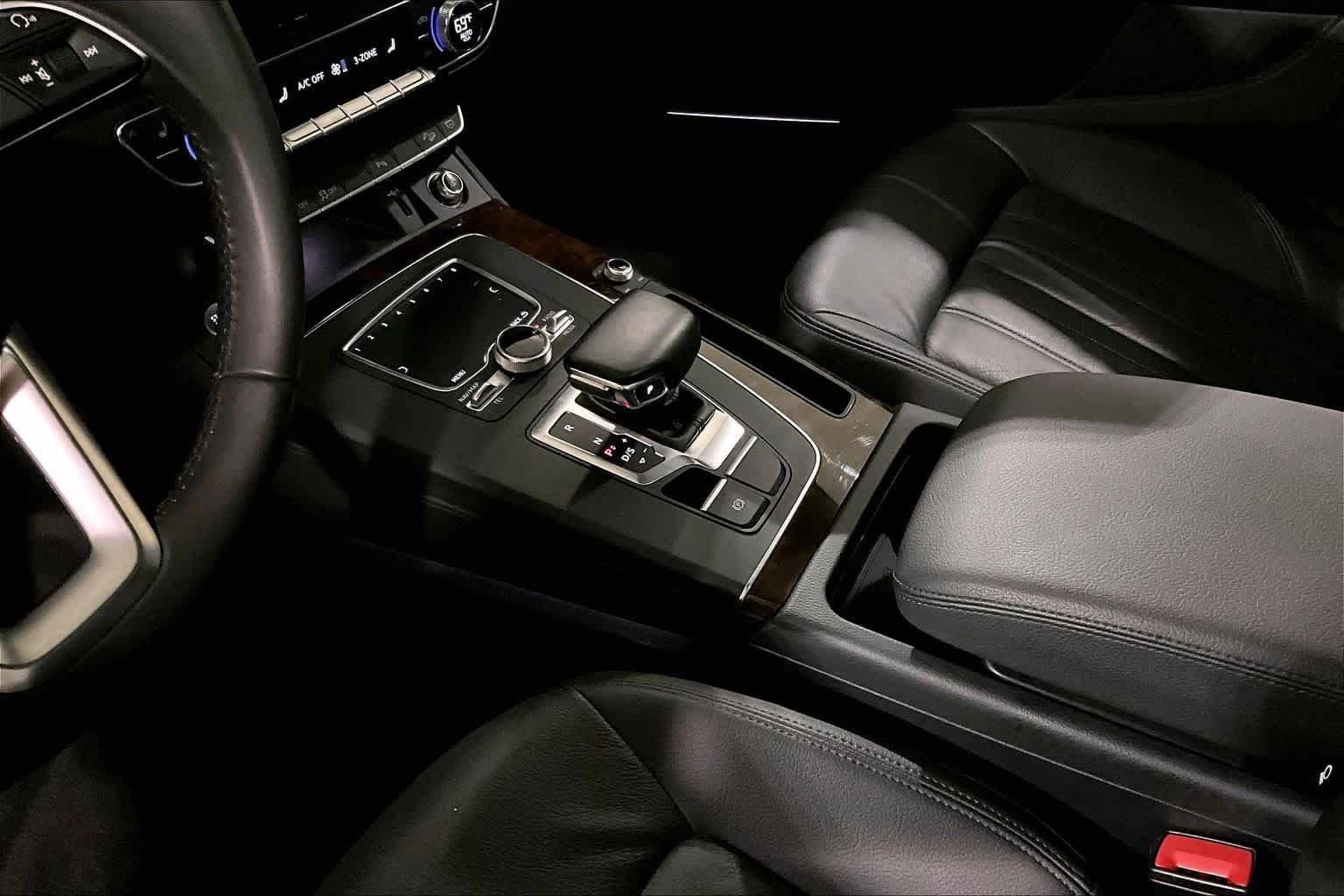 Used 2018 Audi Q5 2.0T Premium Plus w/ Premium Plus Package AWD/4WD image 16