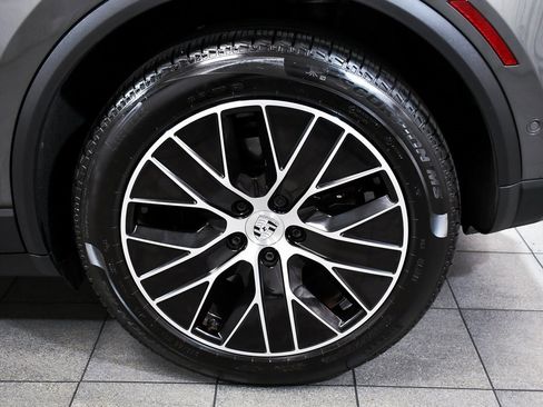 Used 2025 Porsche Macan 4 Electric image 8