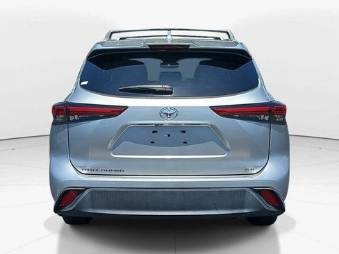Used 2023 Toyota Highlander XLE FWD image 5
