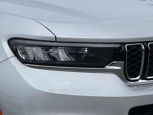 Used 2023 Jeep Grand Cherokee L Limited w/ Luxury Tech Group II image 8