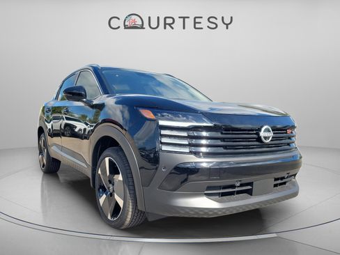 New 2026 Nissan Kicks SR image 6