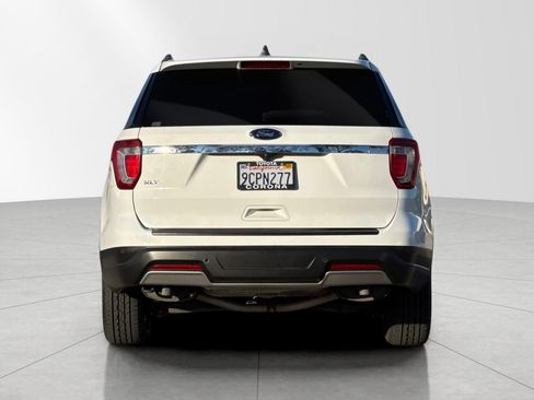 Used 2019 Ford Explorer XLT image 4