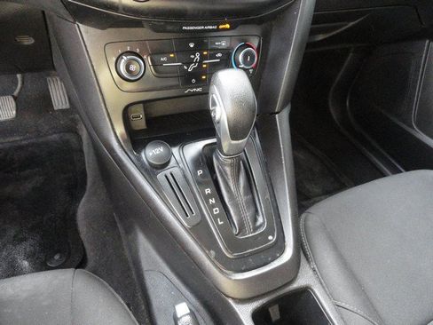 Used 2018 Ford Focus SE FWD image 12