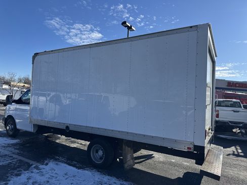 Used 2018 Chevrolet Express 3500 Extended w/ Driver Convenience Package image 8