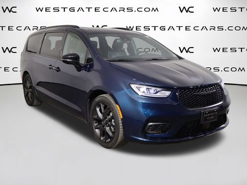 Used 2025 Chrysler Pacifica Limited FWD image 43