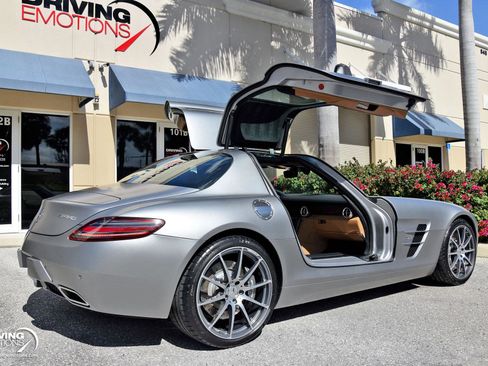 Used 2011 Mercedes-Benz SLS AMG Coupe image 16