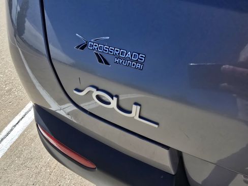 Used 2022 Kia Soul LX w/ Technology Package FWD image 11