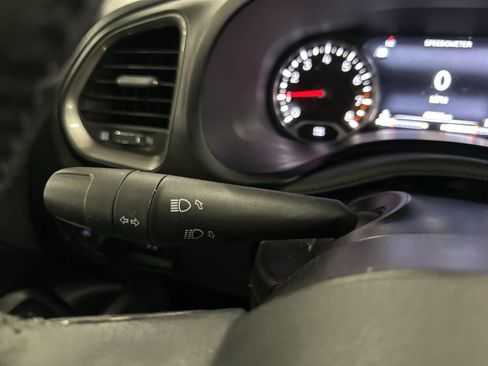 Used 2022 Jeep Renegade Latitude w/ Convenience Group AWD/4WD image 32