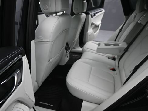 New 2025 Porsche Macan image 23