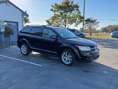 Used 2018 Dodge Journey SXT FWD image 2