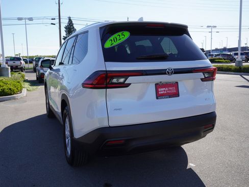 Used 2025 Toyota Grand Highlander AWD image 8