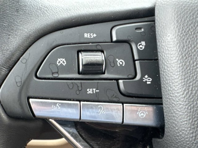 Used 2023 Cadillac Escalade Premium Luxury w/ Performance Package RWD image 31