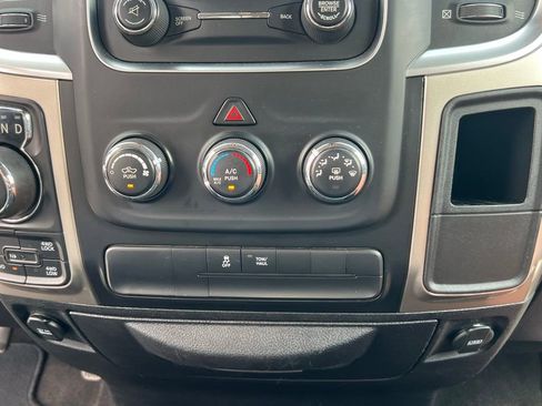 Used 2018 RAM 1500 Classic SLT image 33