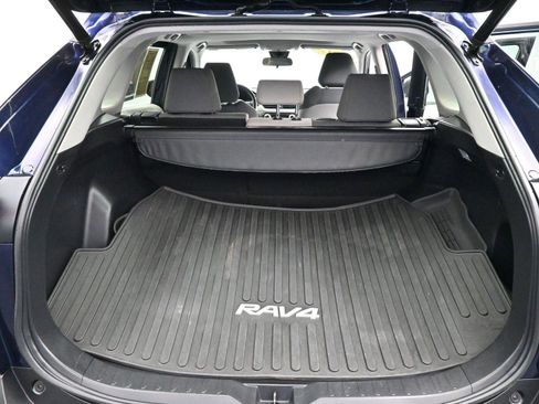 Used 2020 Toyota RAV4 XLE w/ Convenience Package AWD/4WD image 9