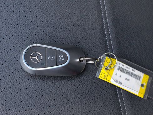 Used 2025 Mercedes-Benz C 300 Sedan image 34