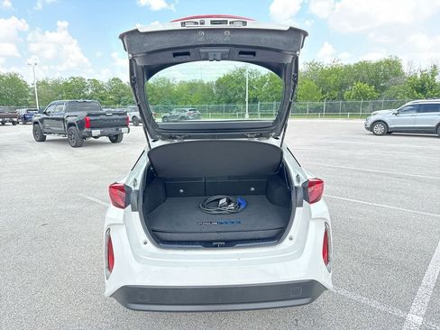 Certified 2018 Toyota Prius Prime Premium FWD image 19