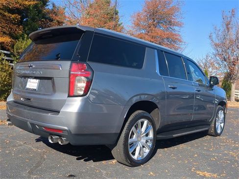 Used 2022 Chevrolet Suburban High Country image 4