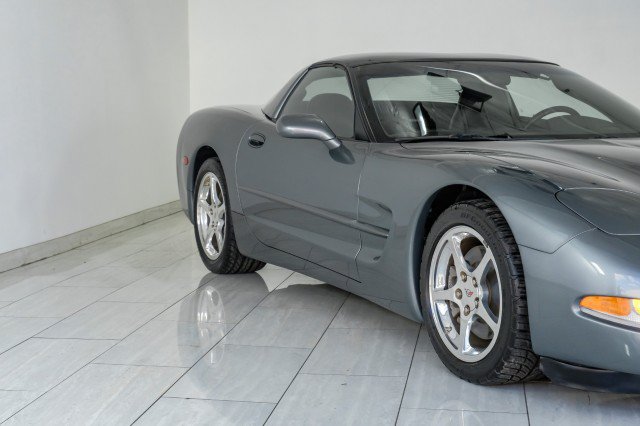 Used 2003 Chevrolet Corvette Coupe w/ Preferred Equipment Group RWD image 49