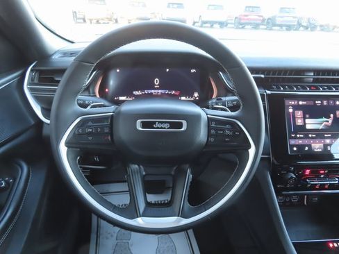 Used 2023 Jeep Grand Cherokee Altitude image 33