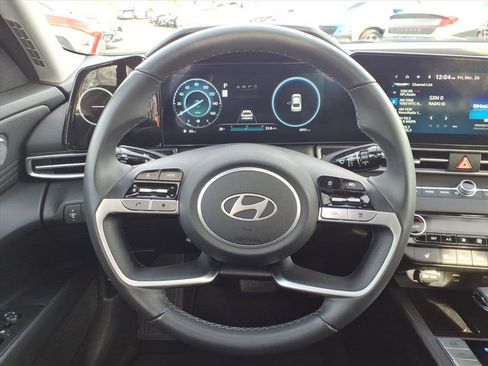 Certified 2025 Hyundai Elantra SEL image 19