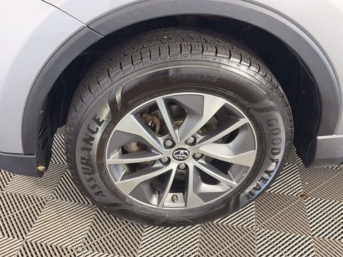 Used 2017 Toyota RAV4 XLE AWD/4WD image 13