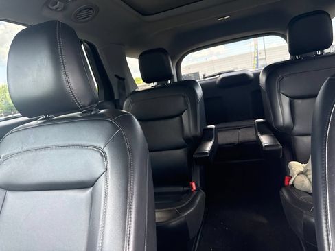Used 2022 Ford Explorer XLT w/ Equipment Group 202A AWD/4WD image 9