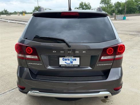 Used 2019 Dodge Journey Crossroad w/ Nav & Sun Group FWD image 5