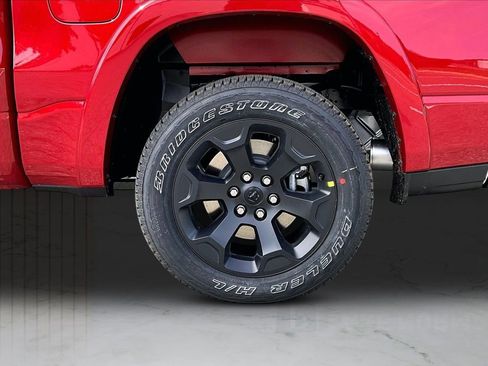 New 2026 RAM 1500 4x4 Crew Cab image 33