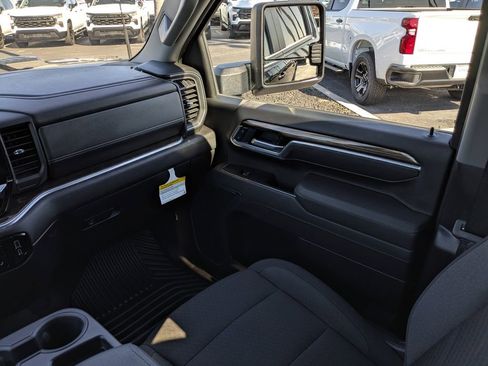 Used 2025 Chevrolet Silverado 2500 LT w/ Convenience Package image 18