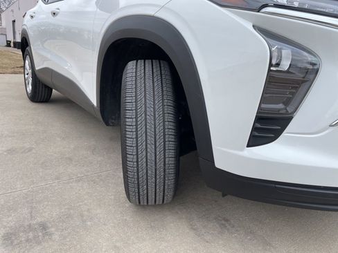 Used 2024 Chevrolet Trax LS w/ Driver Confidence Package FWD image 16