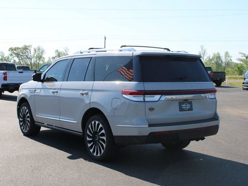 Used 2023 Lincoln Navigator Reserve image 7
