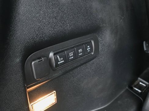 Used 2019 Ford Explorer Limited w/ Ford Safe & Smart Package image 17